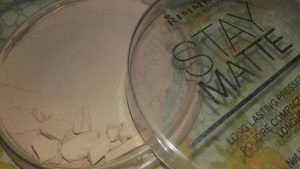 Review: Pudra Stay Matte de la Rimmel London